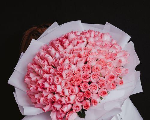 玫瑰的九十九朵，寄托着爱的诗篇（以送九十九朵玫瑰代表什么）