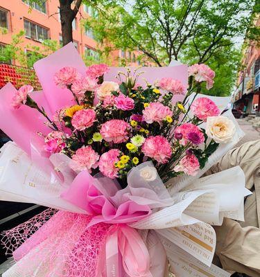 粉色康乃馨的花语——爱与温柔的象征（用粉色康乃馨传递真挚的情感与美好的祝福）