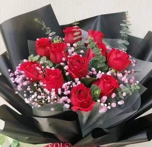 以19朵花的花语为主题的浪漫故事（用花语述说爱情的力量——一朵一朵绽放的情感）