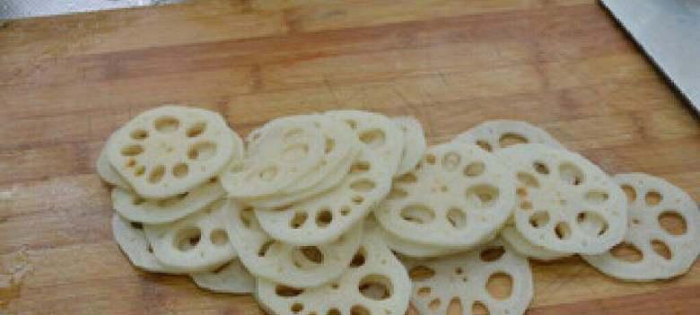 莲藕削皮技巧：如何防止变色？去皮与不去皮哪种更好？