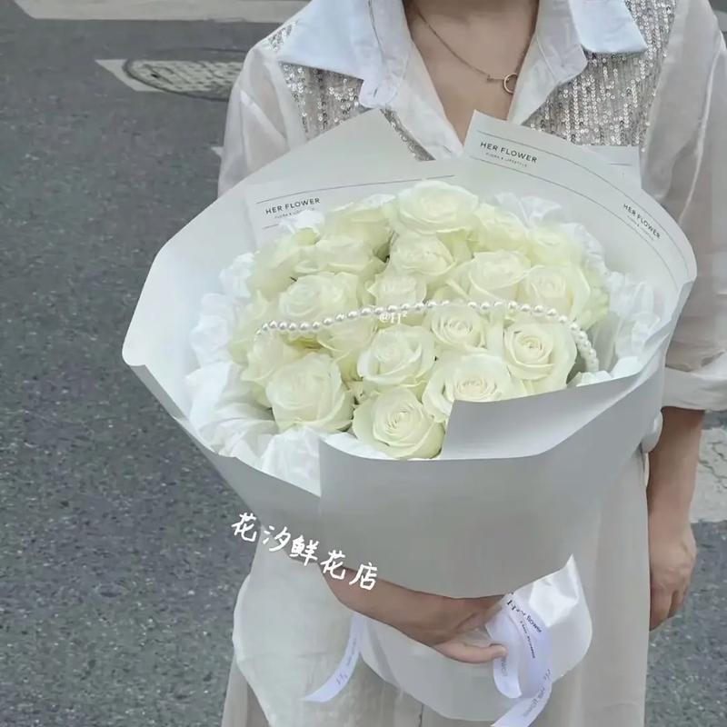 11朵白菊和8朵白玫瑰的组合代表什么？各自花语有何不同？