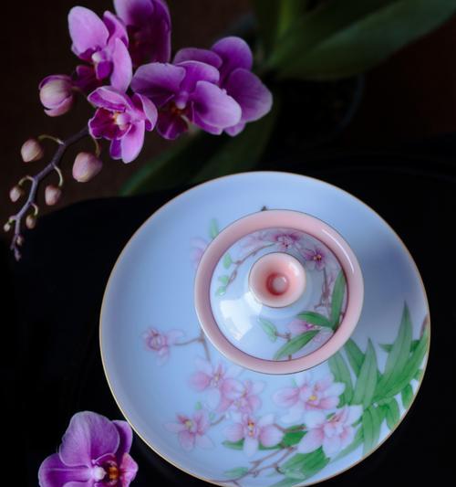 蝴蝶花卉盖碗有何特殊含义？适合什么场合使用？