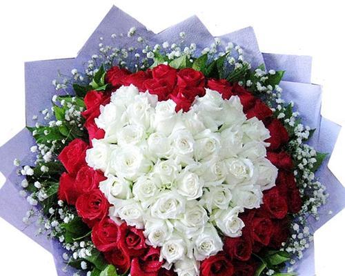 玫瑰花配别的花有什么特别含义吗？