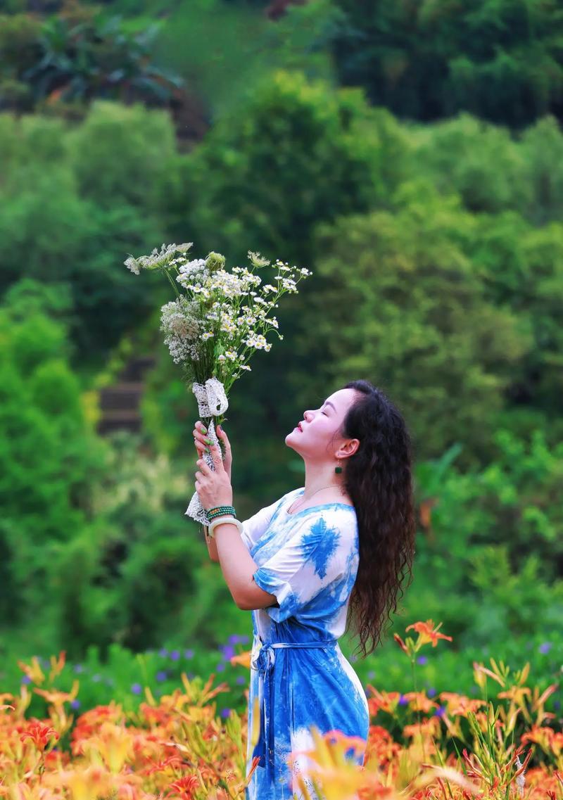 萱草的花语代表什么？