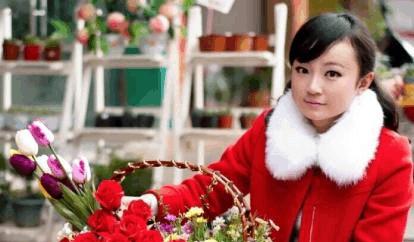 送卖花女孩时，花语有何深层含义？