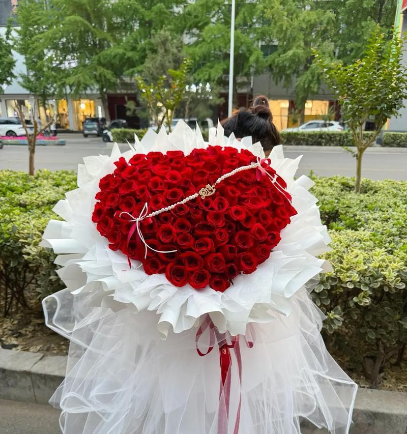 五红色玫瑰花的含义是什么？五朵红玫瑰传递了哪些信息？