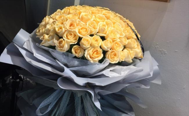 香槟色鲜花的花语有何深意？