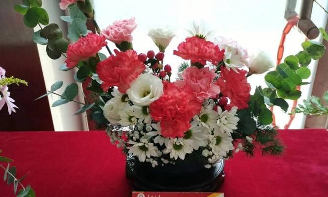 帽子上插花有什么特别的花语？