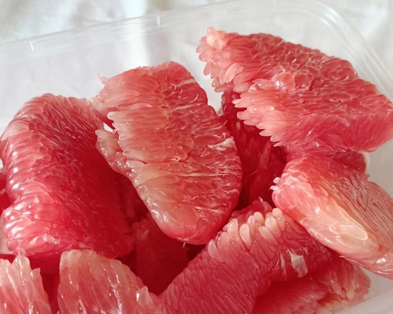柚子和玫瑰花组合的寓意是什么？柚子插玫瑰花代表什么？