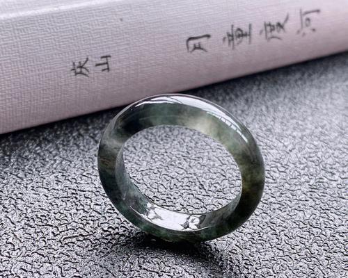 翡翠乌鸡花的独特象征及其文化意义是什么？