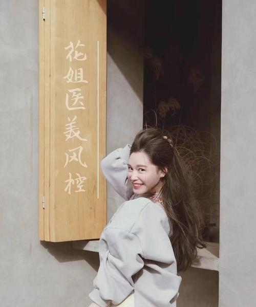 花姐拿枪的象征意义是什么？花姐形象的文化内涵。