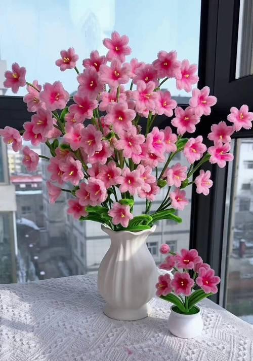 手捧铃兰假花的寓意是什么？为何选择假花？