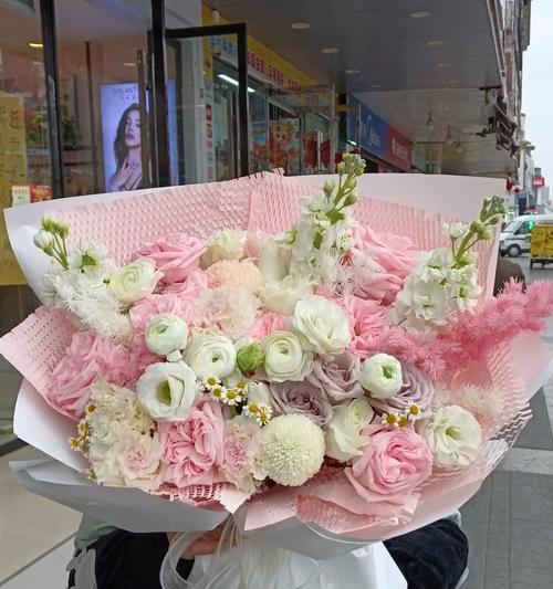 粉白色花束代表什么？粉白色花束的花语是什么？