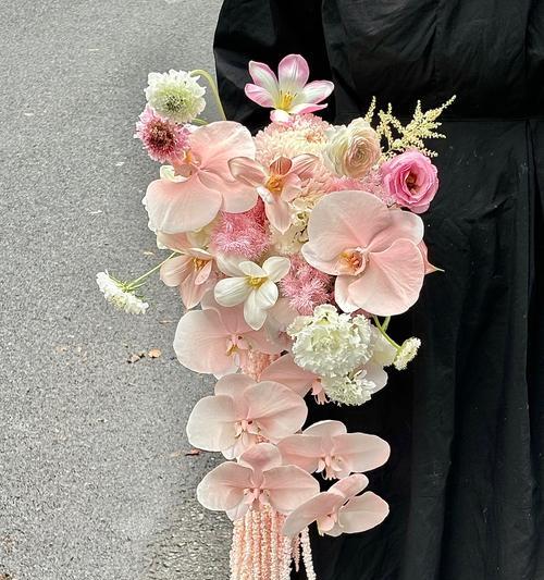 蓝色和粉色手捧花有何寓意？如何搭配手捧花颜色？
