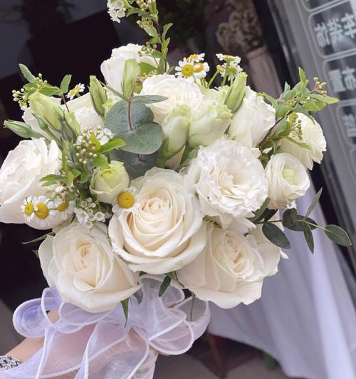 白色手捧花珠子代表什么？白色珠子花语是什么？