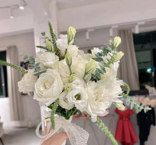 白色手捧花珠子代表什么？白色珠子花语是什么？