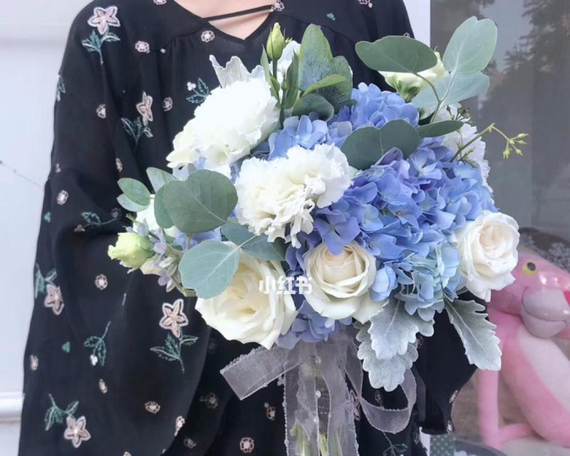 手捧花绣球耳钉的寓意是什么？