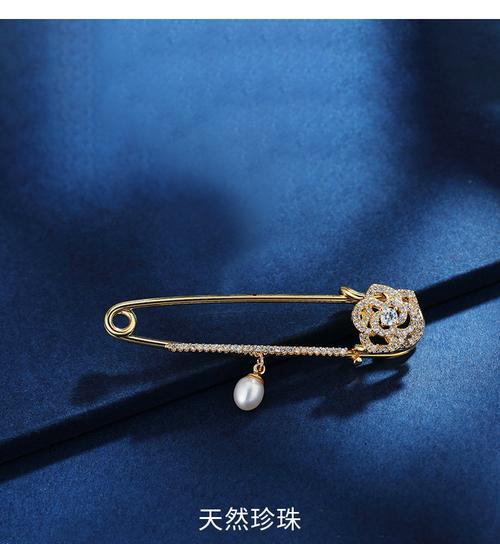 蓝色玫瑰花胸针代表什么？胸针的特别含义是什么？