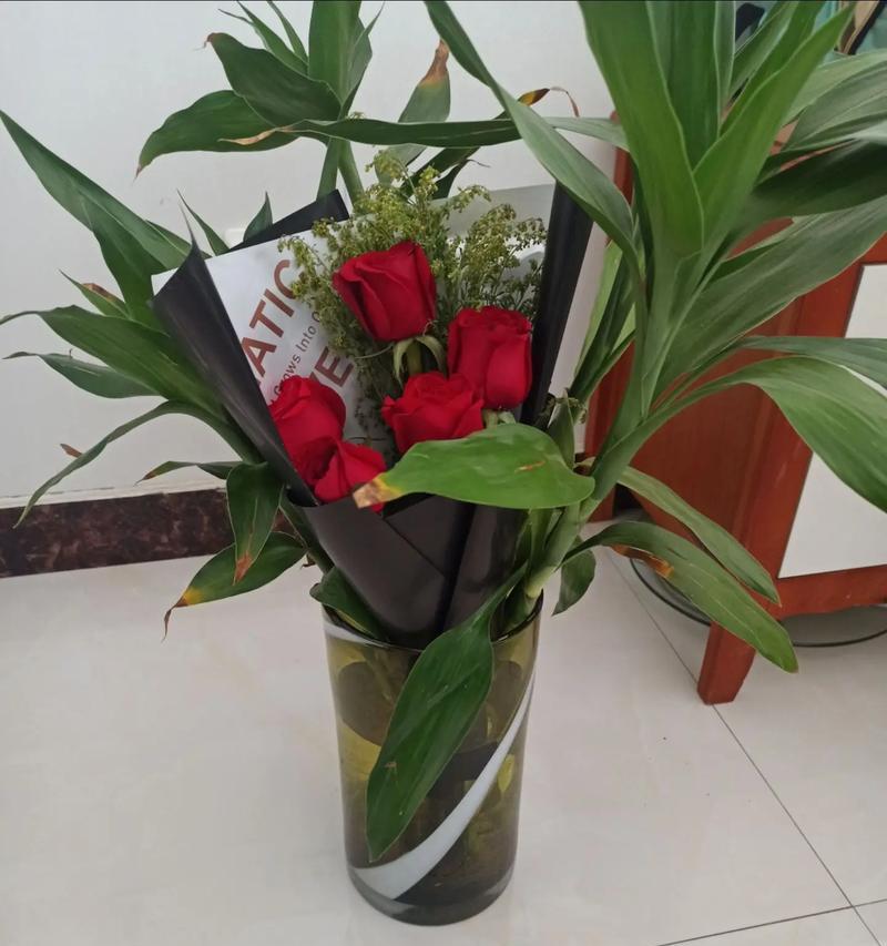 花瓶与花的爱情寓意是什么？