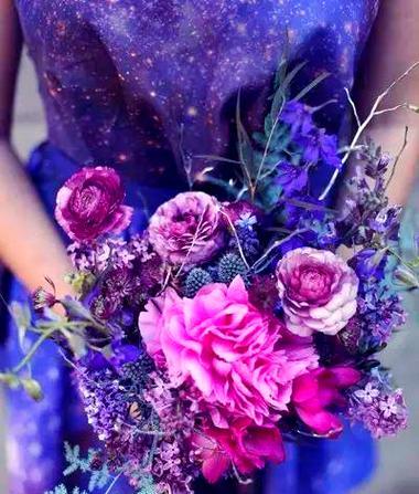 蓝色捧花的寓意是什么？蓝色捧花象征着什么？