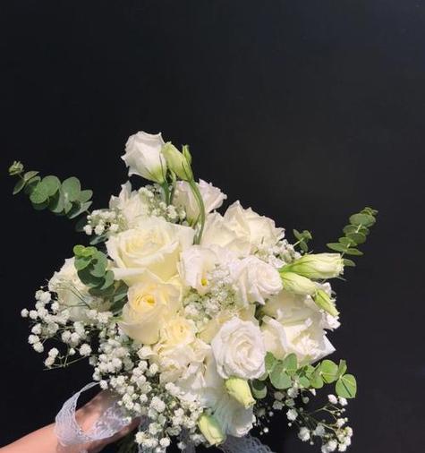 棉花白色手捧花代表什么？它在婚礼中有什么特别含义？