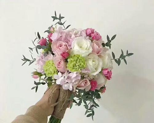 金色胸花手捧花代表什么？寓意是什么？