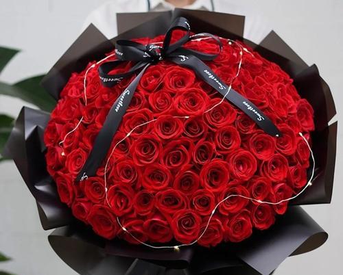 情人节送玫瑰花有什么寓意？玫瑰花在情人节中代表什么？
