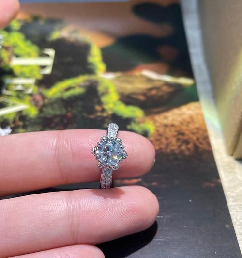 手捧花的钻戒寓意话术是什么？如何用它表达爱意？