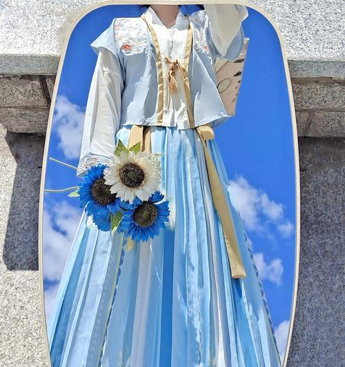 蓝色蝶恋汉服的花语是什么？