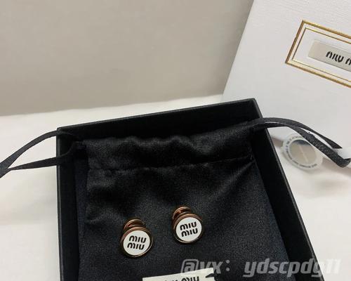 白色双花耳环代表什么？