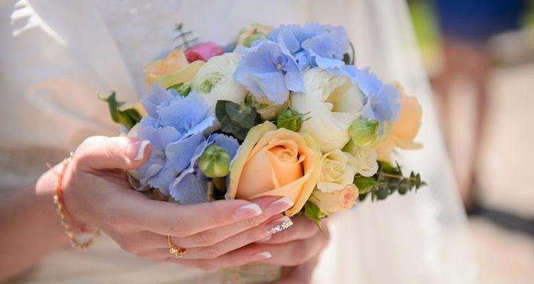 抢手捧花给妈妈有何含义？手捧花传递给妈妈的情感是什么？