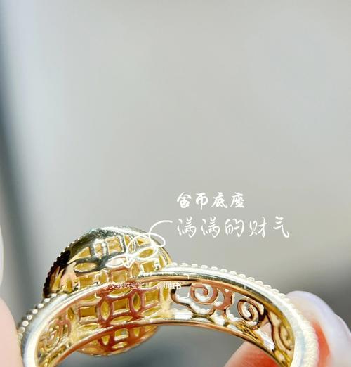 金色花藤戒指有何寓意？缠绕式设计的花藤戒指象征什么？